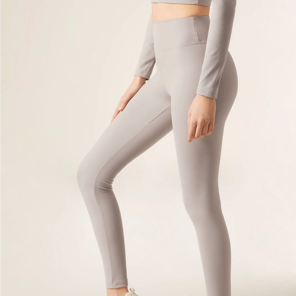 🌸Calzedonia🇮🇹 First Class High-Rise Leggings in cream color Size L  activewear
